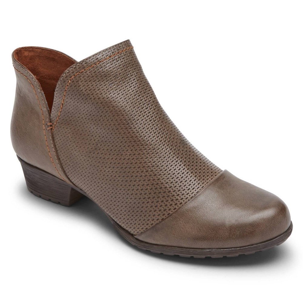 Women’s Gratasha V-Cut Boots In Taupe