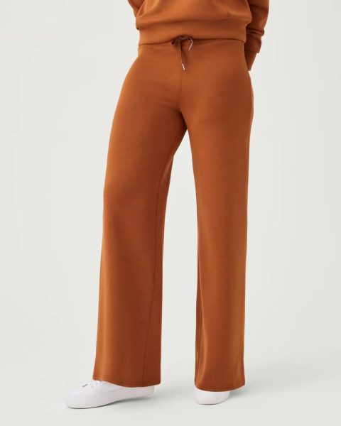 Women’s Airessentials Wide Leg Pant In Butterscotch