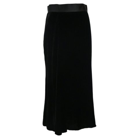 Dolce & Gabbana Midi Skirt in Black Velvet 7765055963196