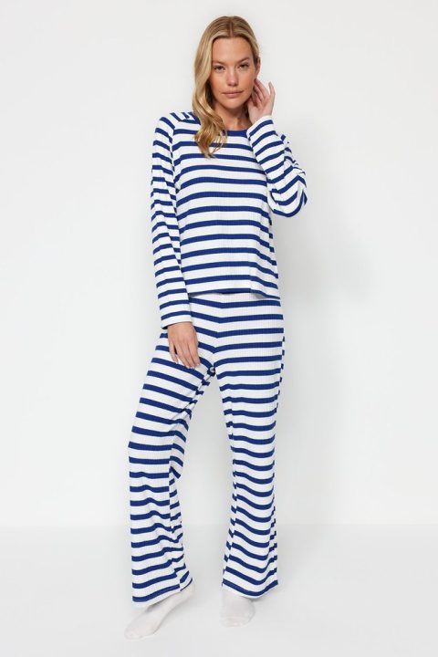 Trendyol Women’s Lounge/home Regular Pajama Set