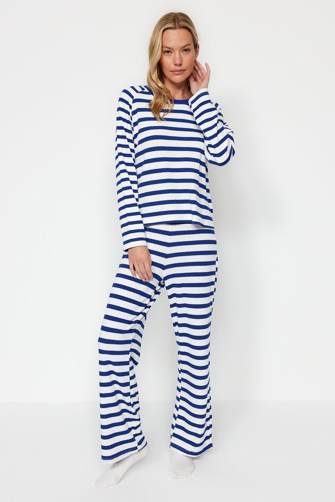 Trendyol Women’s Lounge/home Regular Pajama Set