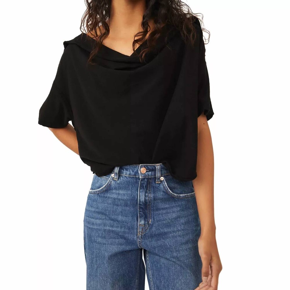 Just Chill Tee In Black 7803994046524