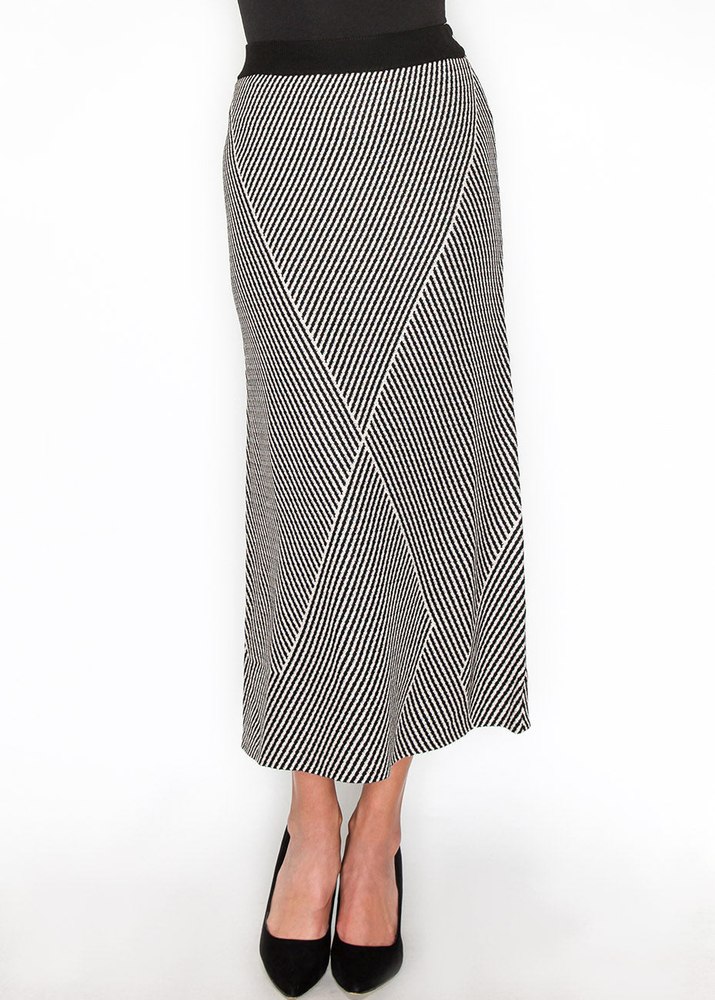 Graphic Black and White Knit Skirt 7833020268604