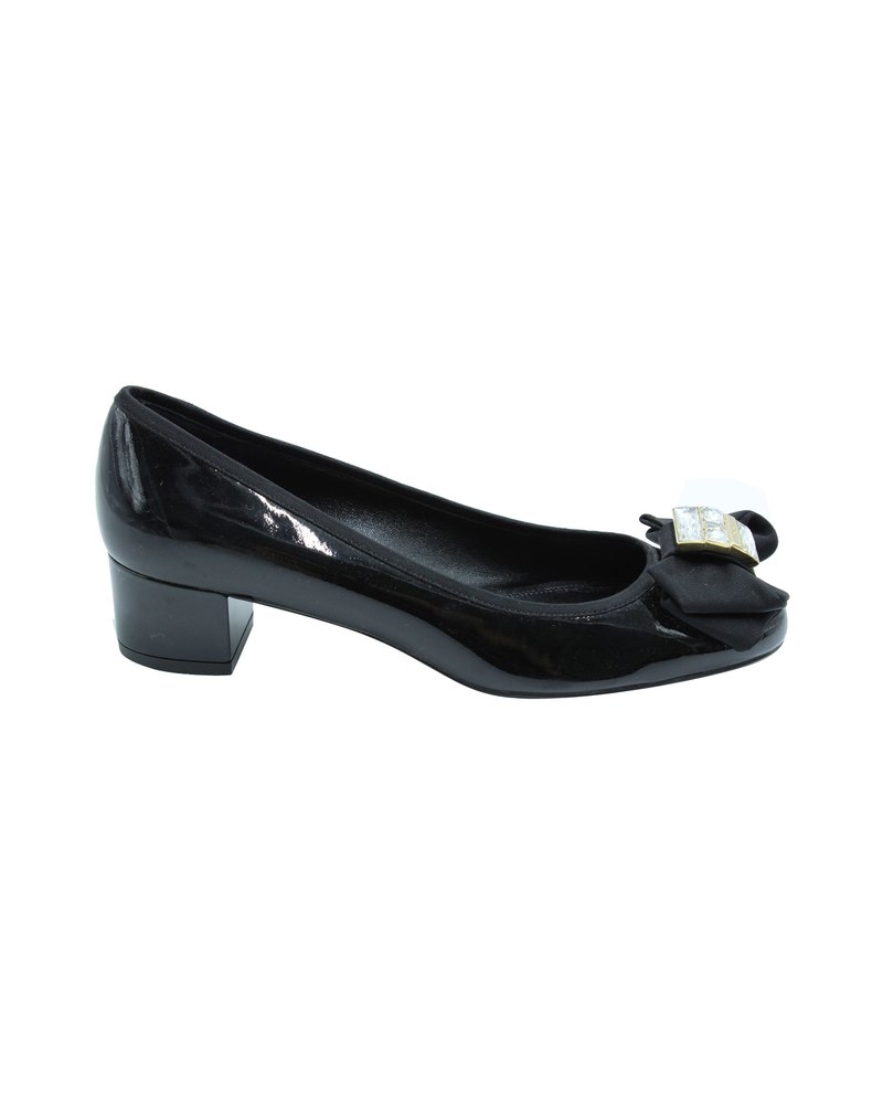 Salvatore Ferragamo Vara Pumps in Black Patent 7833160319036