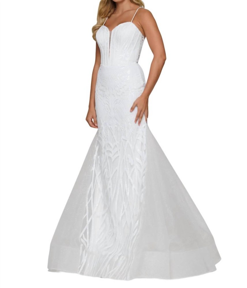 Sweetheart Neckline Prom Dress In White 7833310429244
