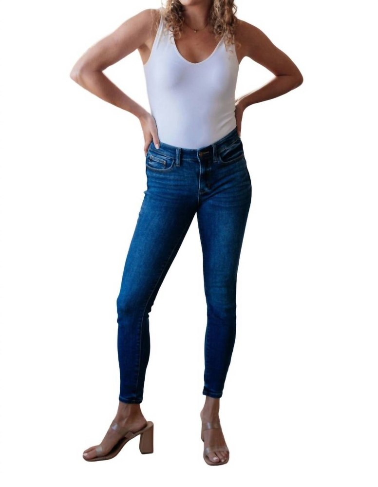 Mid-Rise Skinny Jeans In Dark Wash 7706007437372