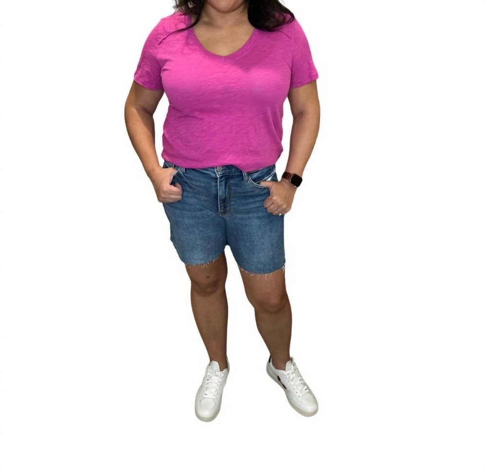 High Waist Raw Hem Shorts In Medium Wash 7833702760508
